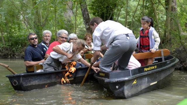 Promenande en barque avec guide à Maillezais