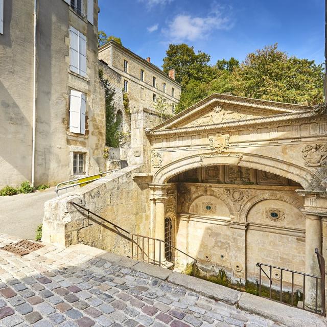 Fontenay-le-Comte - Patrimoine - Fontaine des 4 Tias