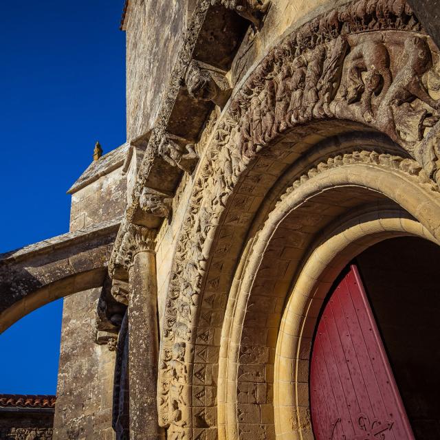 Foussais-Payré - église romane portail