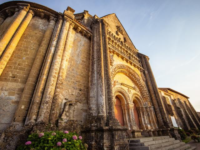 Vouvant patrimoine - Église et portail