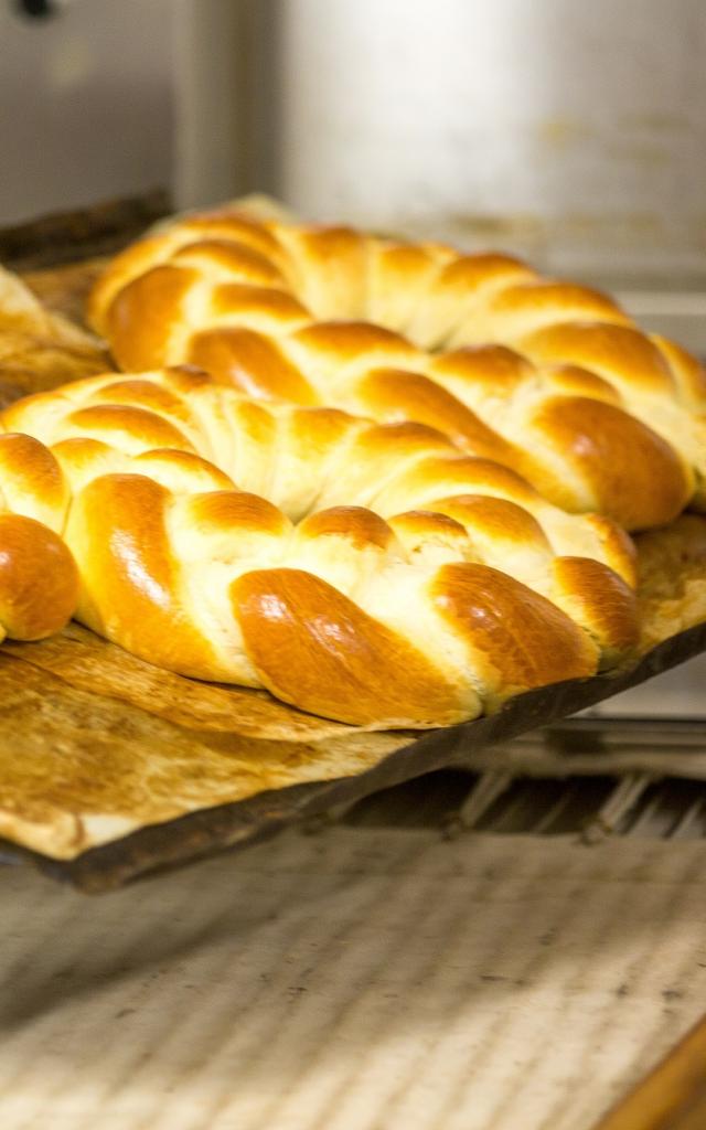 Brioche vendéenne sortant du four