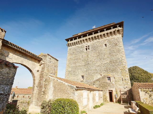 Donjon de Bazoges en Pareds