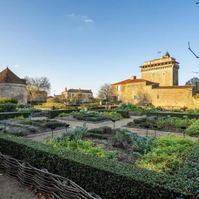 Donjon de Bazoges en Pareds Jardin