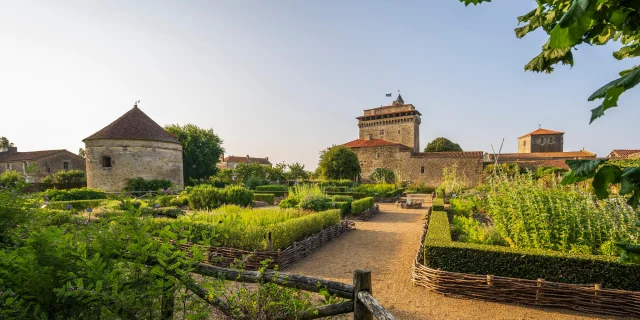 Donjon de Bazoges en Pareds Jardin