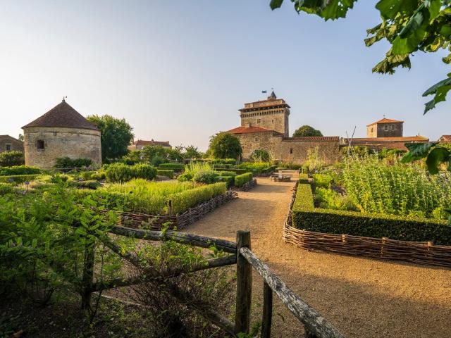 Donjon de Bazoges en Pareds Jardin