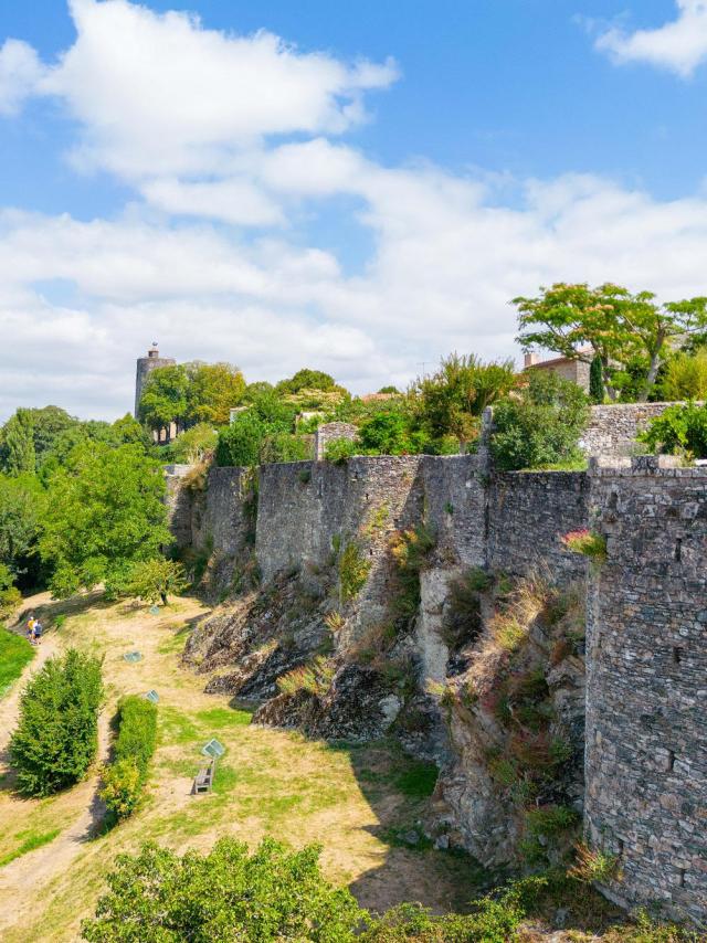 vouvant-cite-medievale-petite-cite-de-caractere-vendee-85-1.jpg