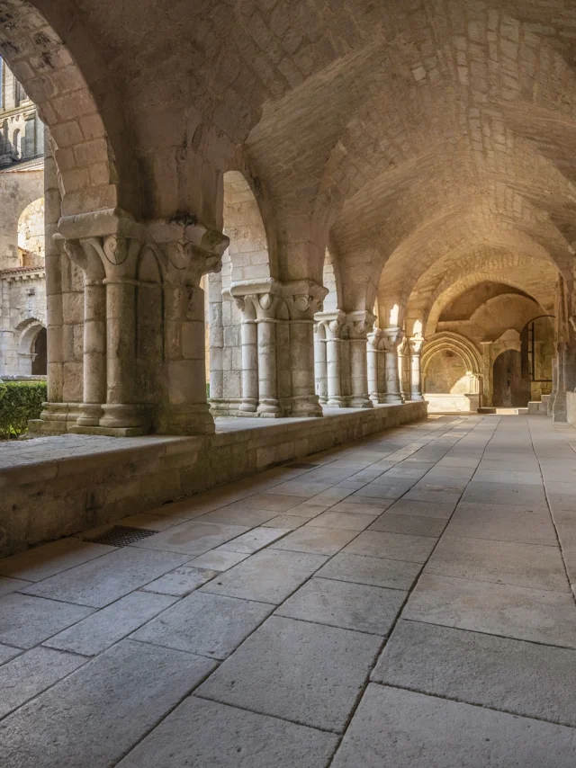 Abbaye de Nieul-sur-l'Autise, visite du cloître